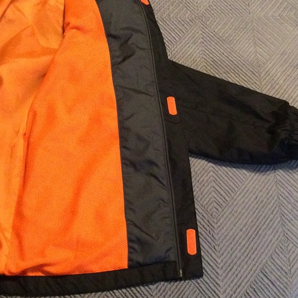 Black and gray Champion windbreaker coat for boys. Size large - Picture 5 of 8